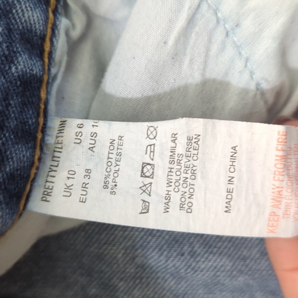 Pretty Little Thing High Waisted Ripped Jeans - Picture 7 of 8